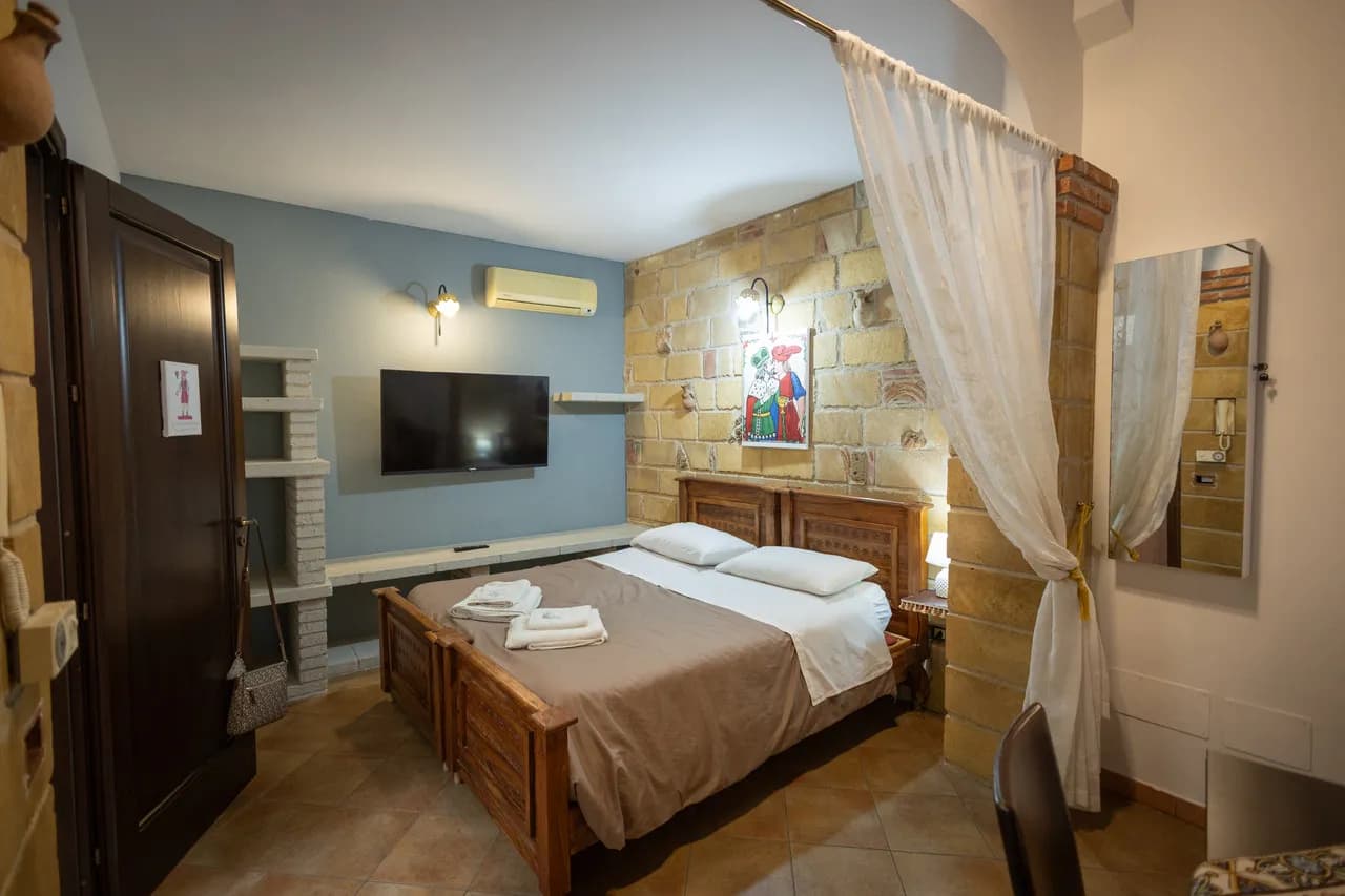 Camera Camera Queen con Balcone - B&B Tri Re e Na Regina